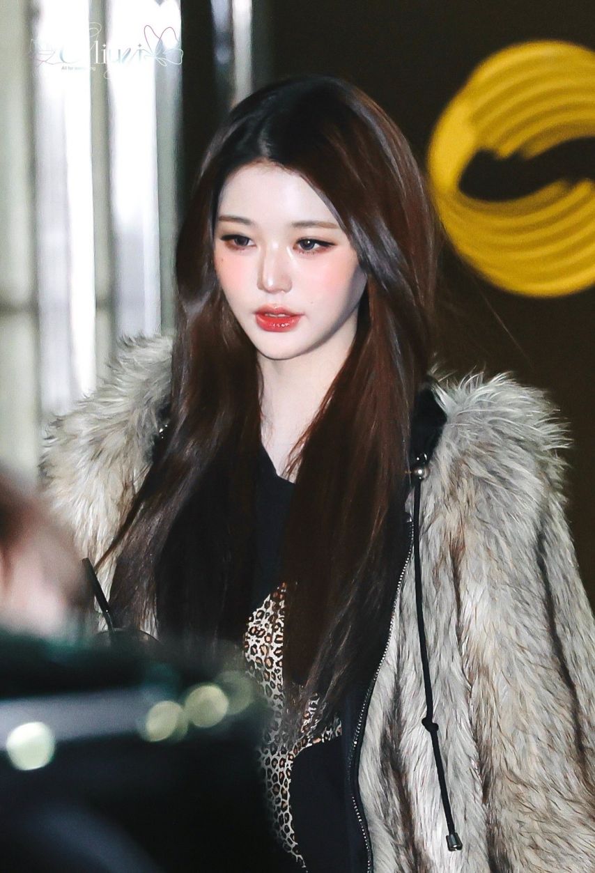 아아-마시며-퇴근하는-장원영-비주얼.jpg-1-이미지