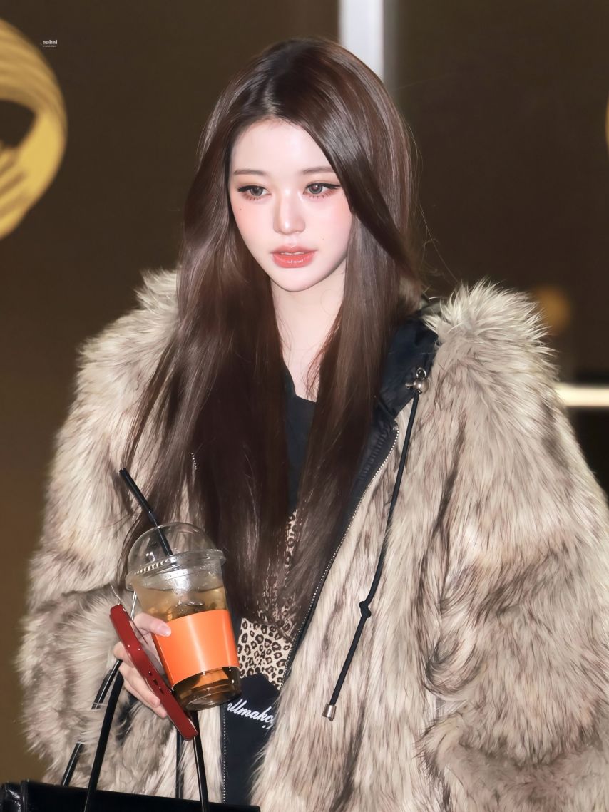 아아-마시며-퇴근하는-장원영-비주얼.jpg-3-이미지