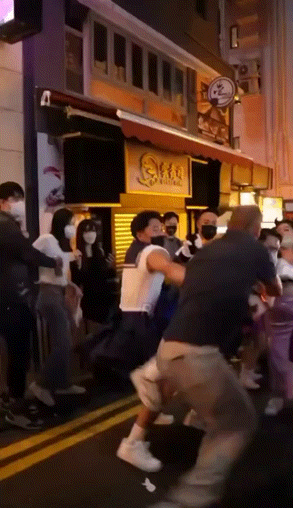 덕후들과-쌈난-서양아재.gif-1-이미지