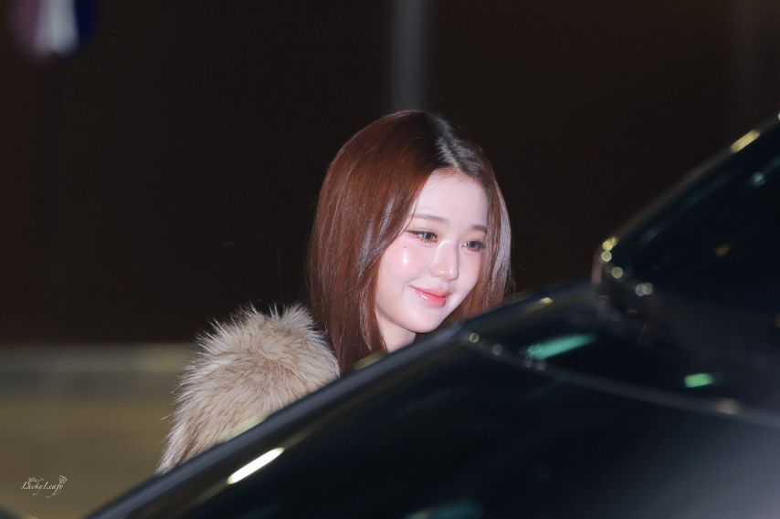 아아-마시며-퇴근하는-장원영-비주얼.jpg-5-이미지