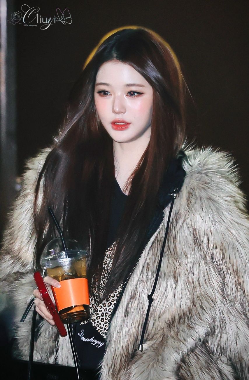 아아-마시며-퇴근하는-장원영-비주얼.jpg-2-이미지