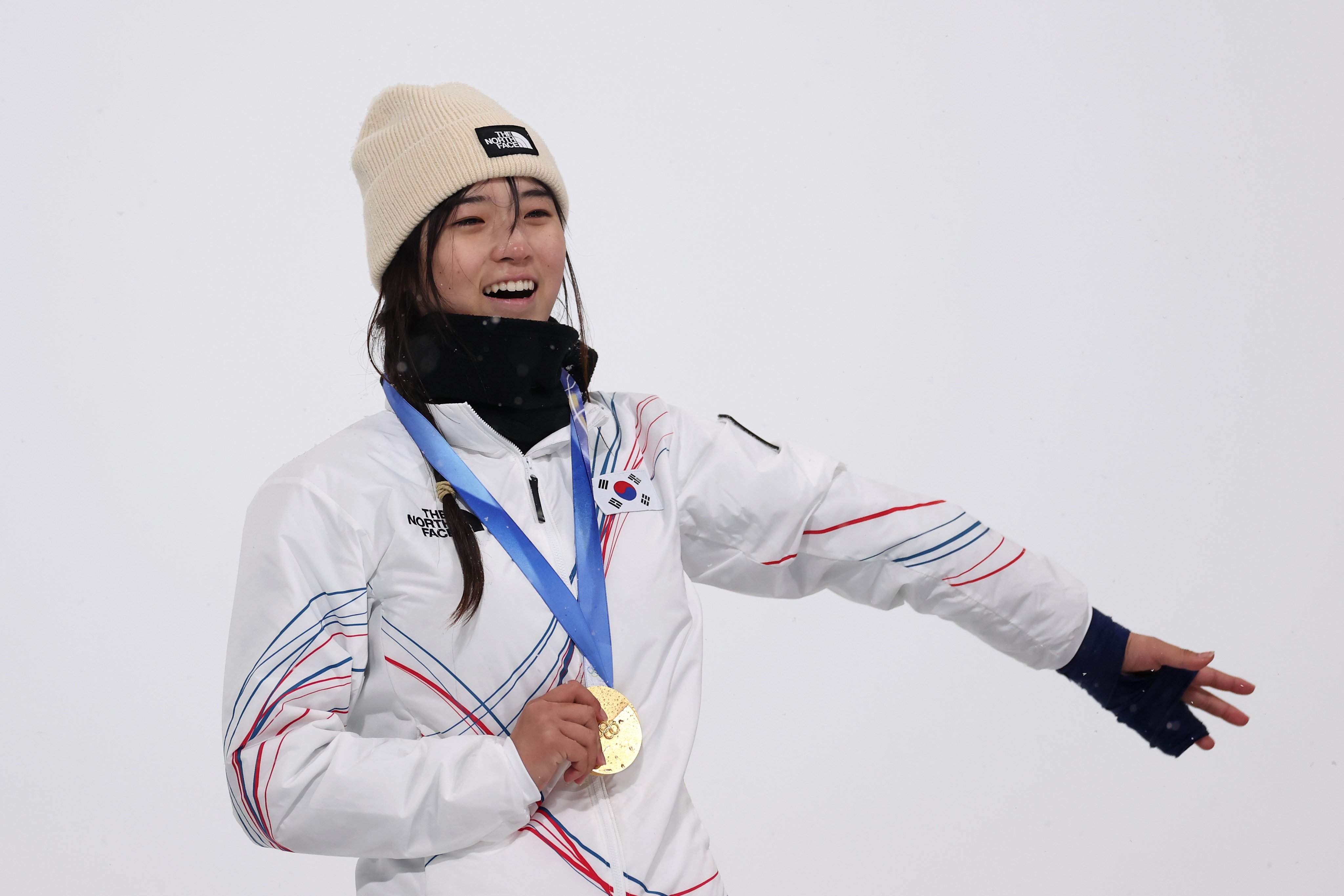 [동계올림픽]-스노보드-하프파이프-금메달리스트-최가온-선수-비하인드-컷.jpg-6-이미지