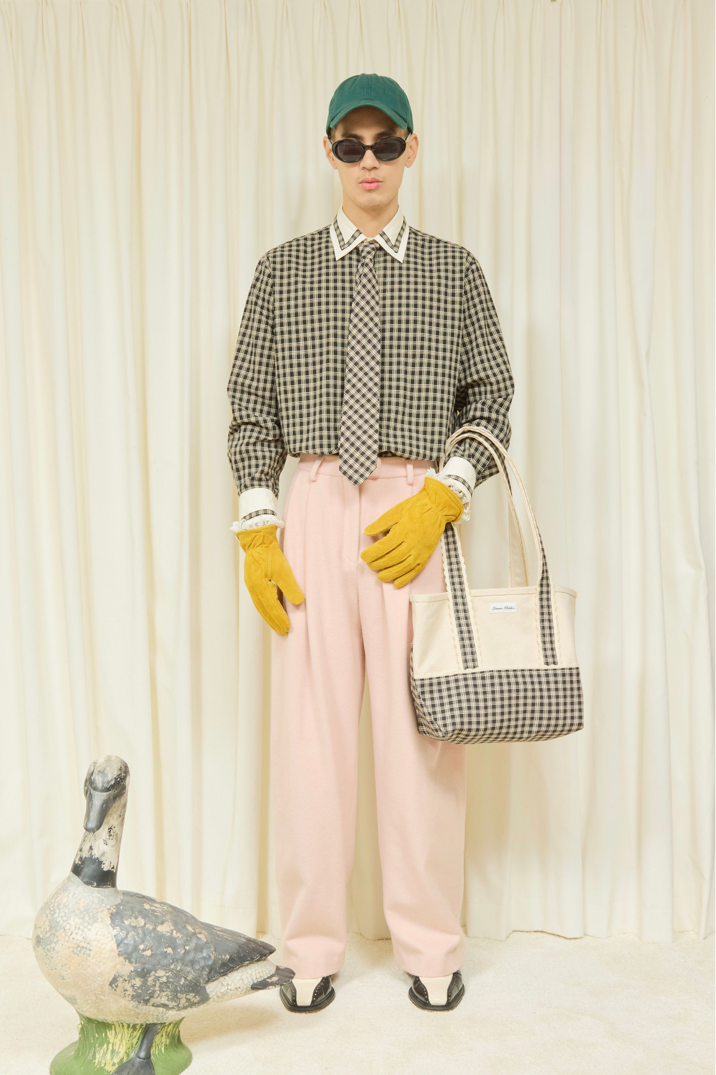 레이스로-키치함을-극대화-했다는-디자이너-38-이미지