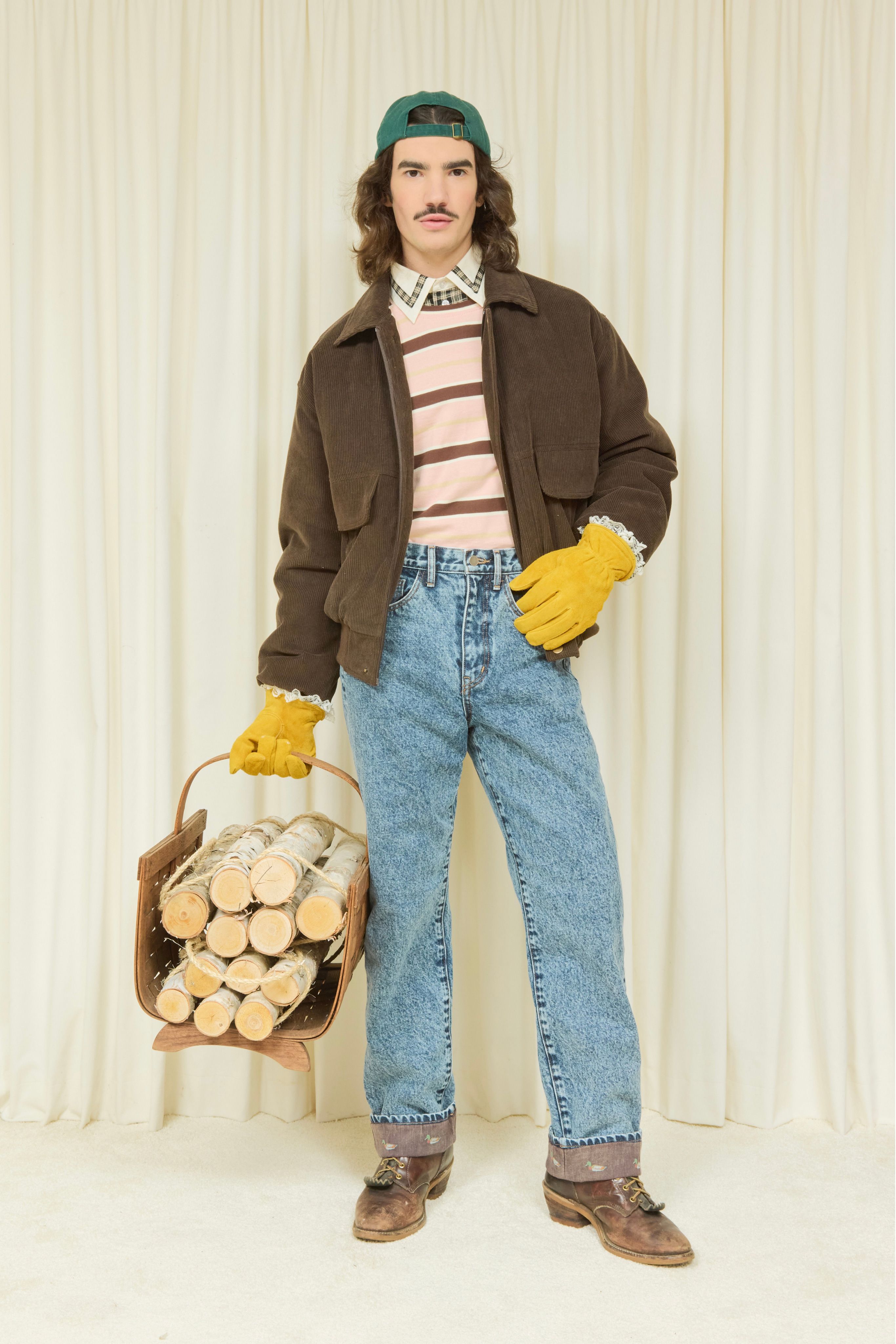 레이스로-키치함을-극대화-했다는-디자이너-3-이미지