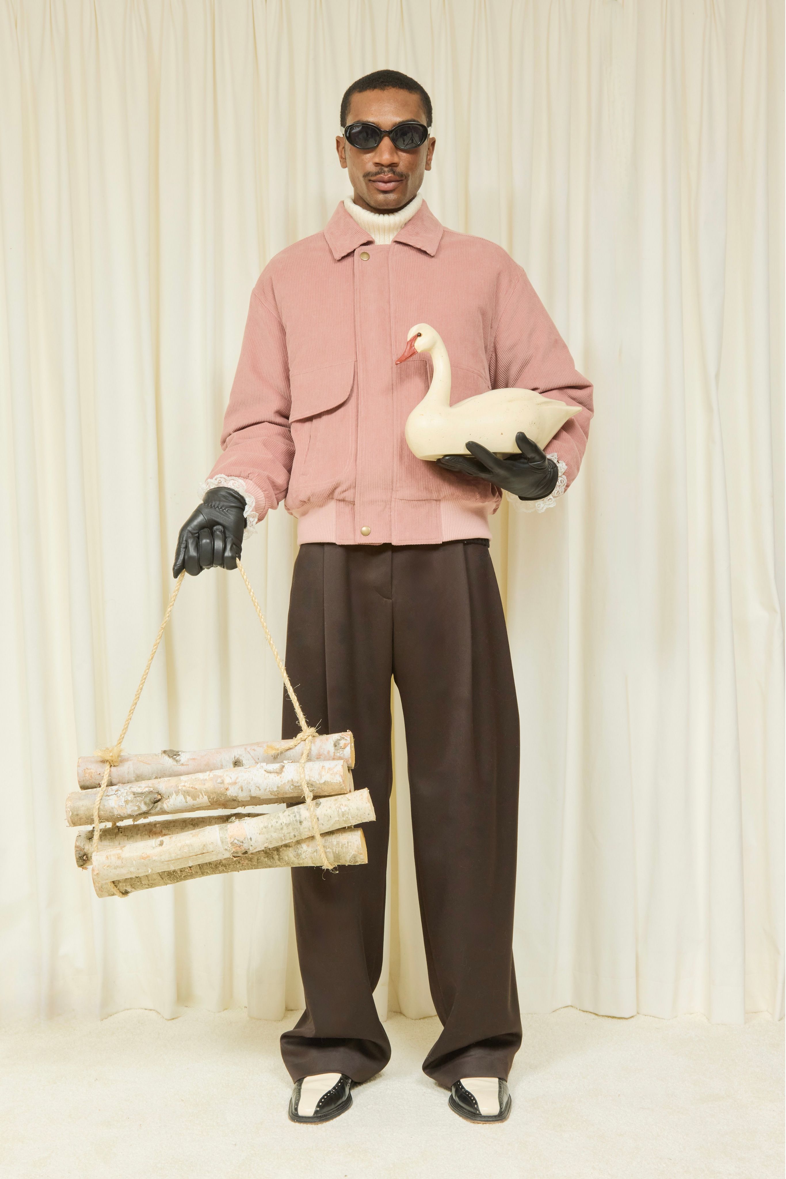 레이스로-키치함을-극대화-했다는-디자이너-41-이미지