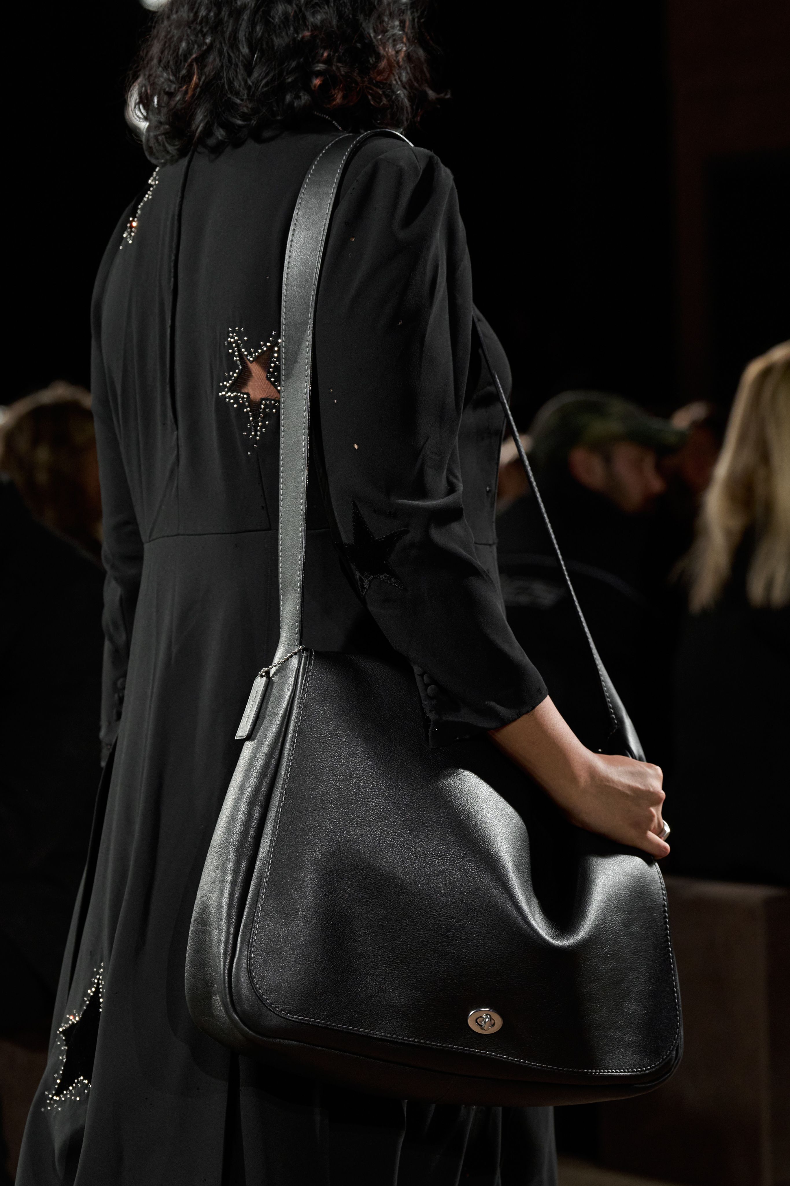 코치가-새로-공개한-가방들-20-이미지