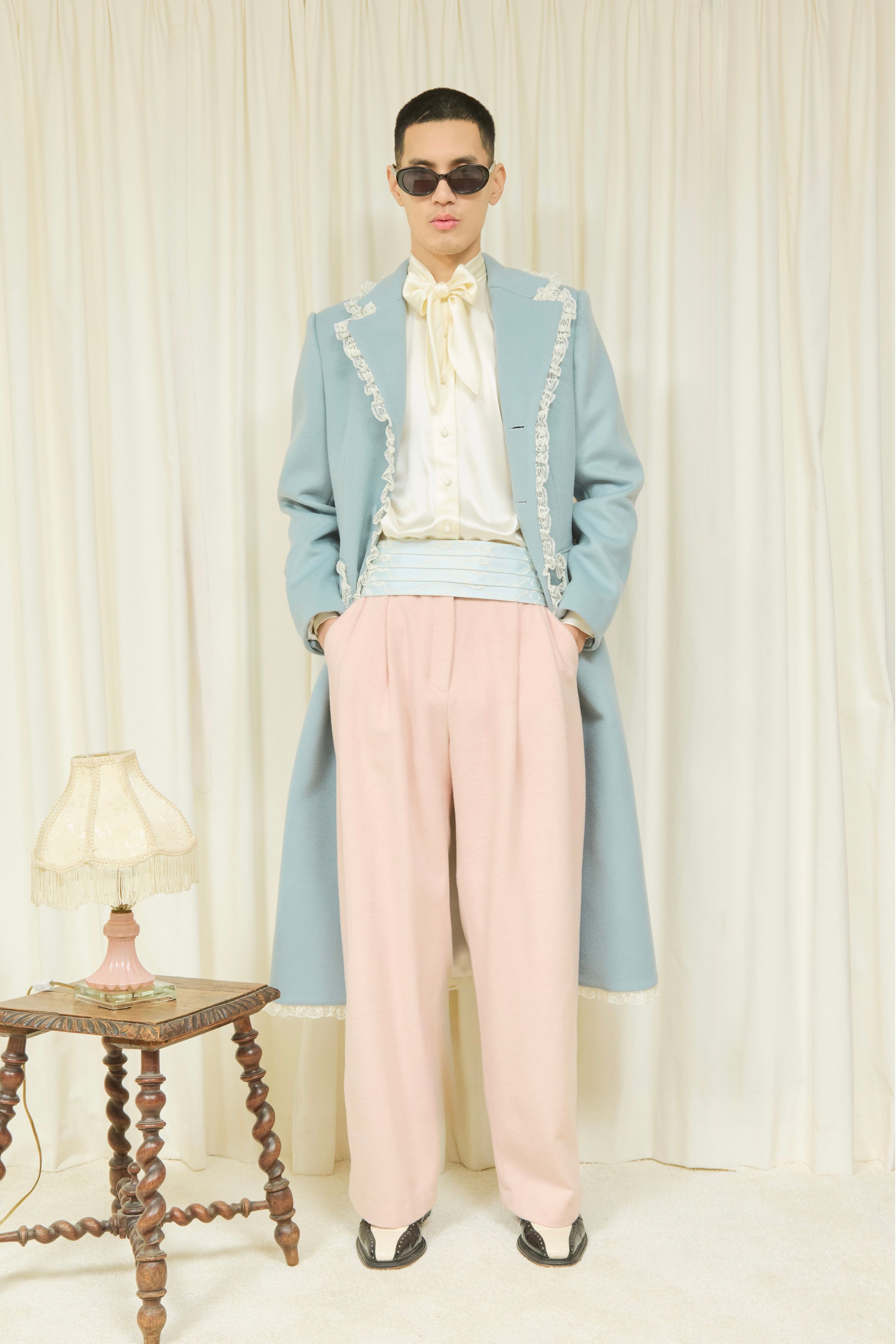 레이스로-키치함을-극대화-했다는-디자이너-56-이미지