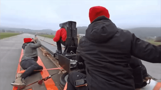 달리는-트럭에서-내리는-방법-2-이미지