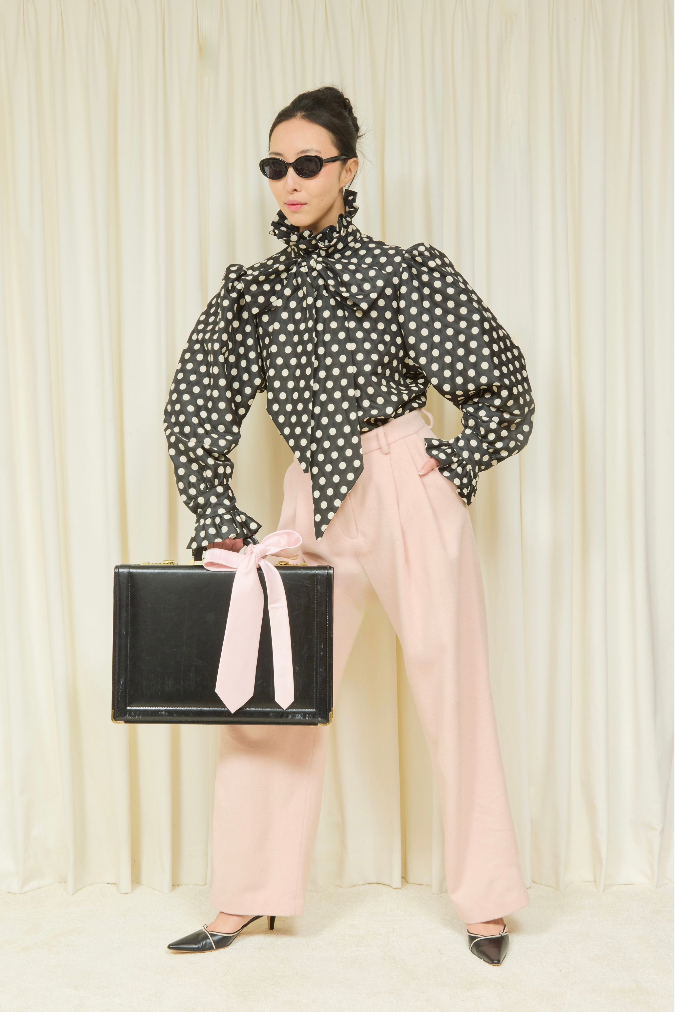 레이스로-키치함을-극대화-했다는-디자이너-43-이미지