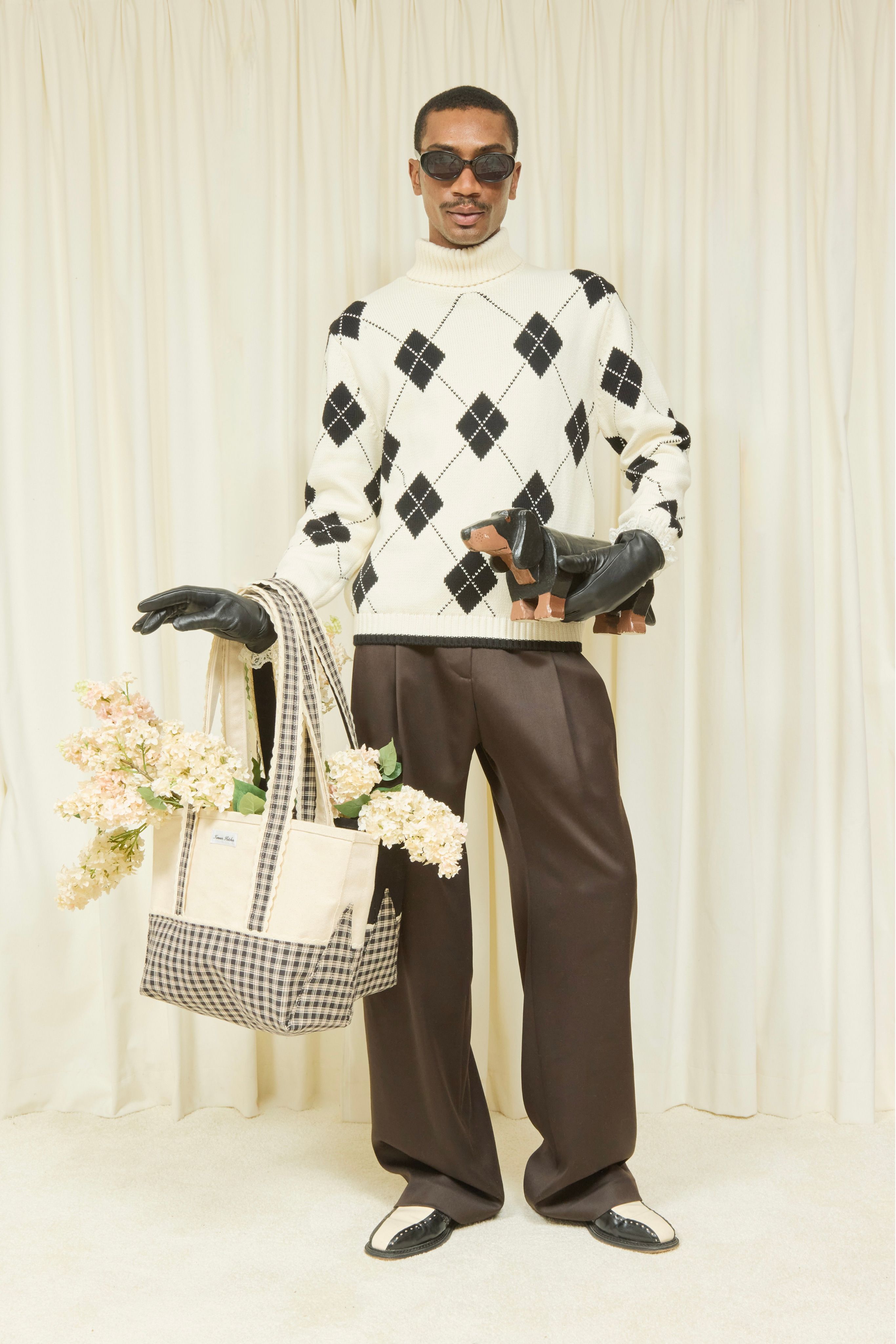 레이스로-키치함을-극대화-했다는-디자이너-11-이미지