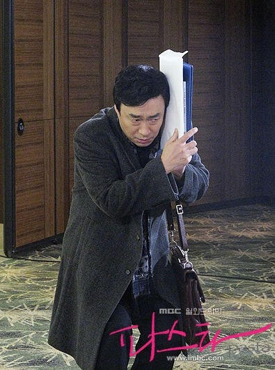 많은-사람들이-이성민을-처음-인식하게-된-작품-1-이미지