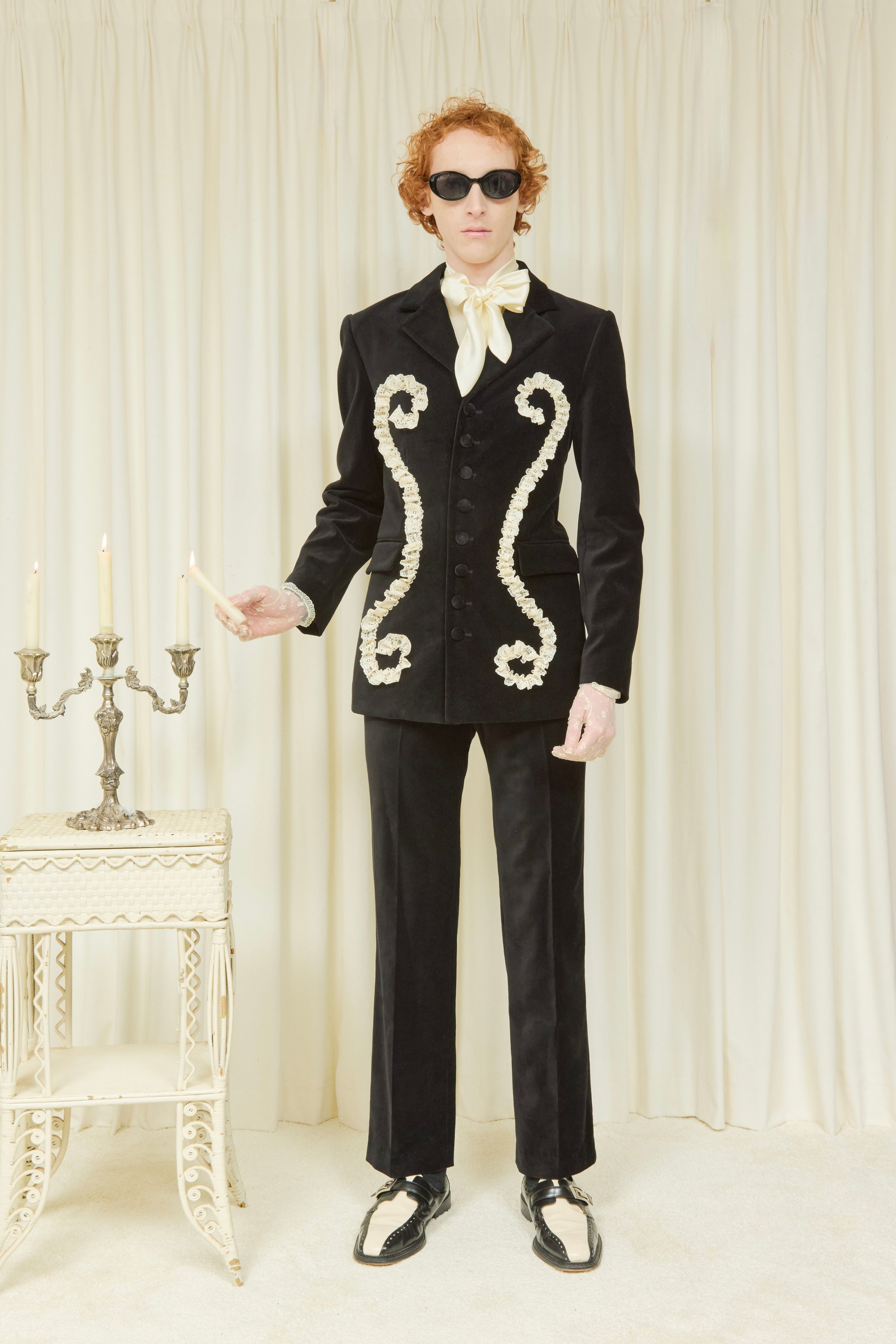 레이스로-키치함을-극대화-했다는-디자이너-55-이미지