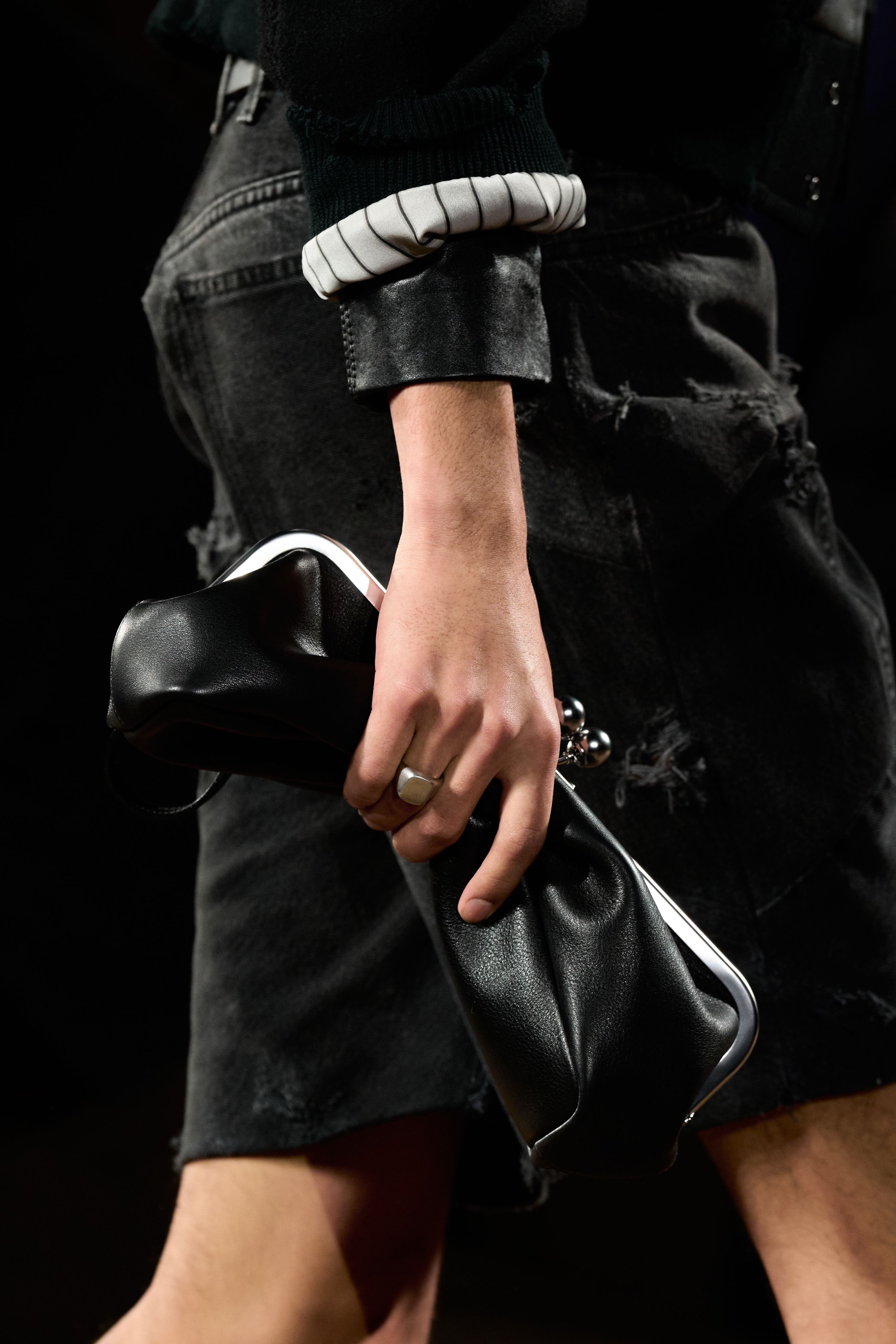 코치가-새로-공개한-가방들-7-이미지