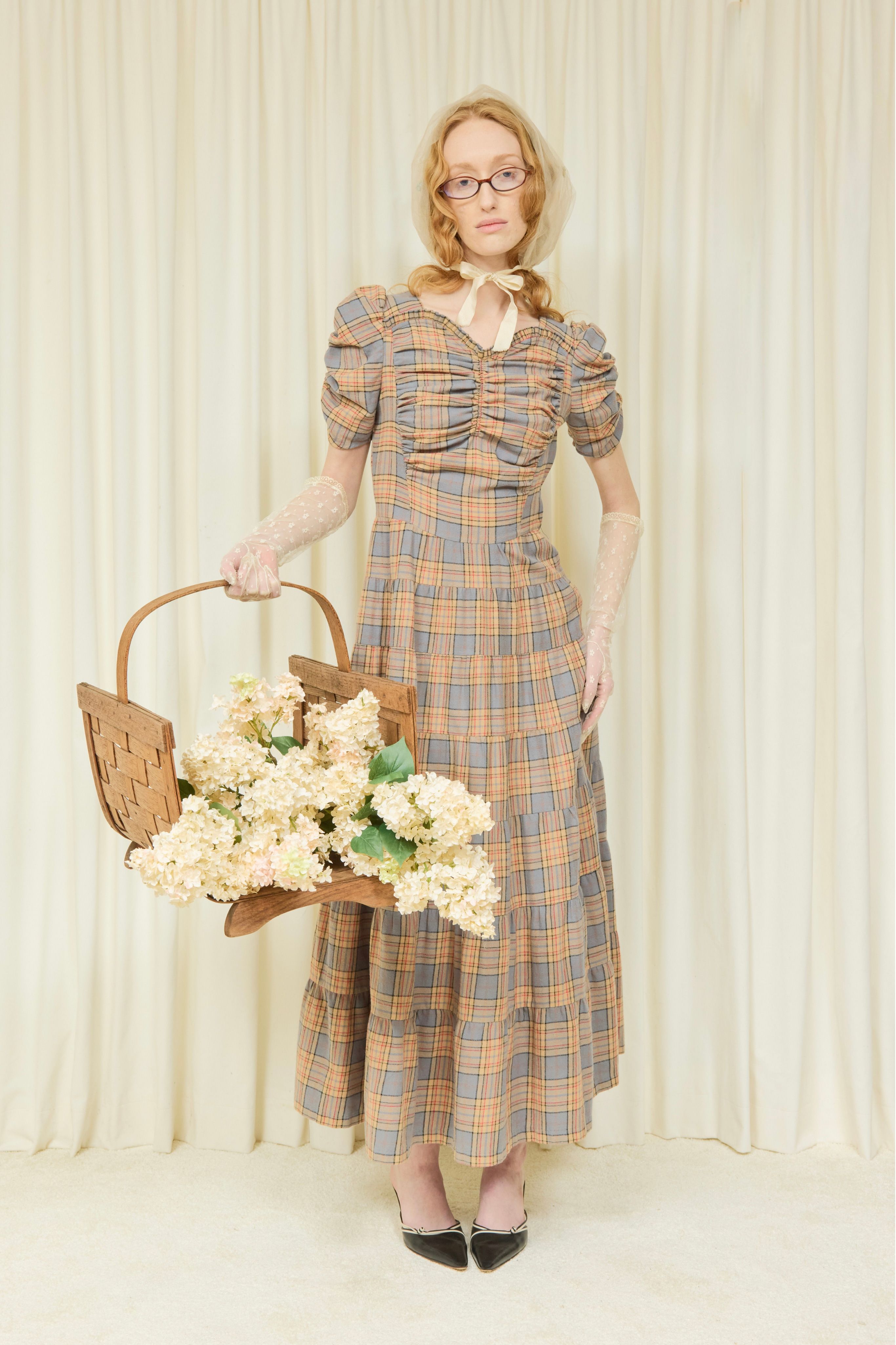 레이스로-키치함을-극대화-했다는-디자이너-8-이미지