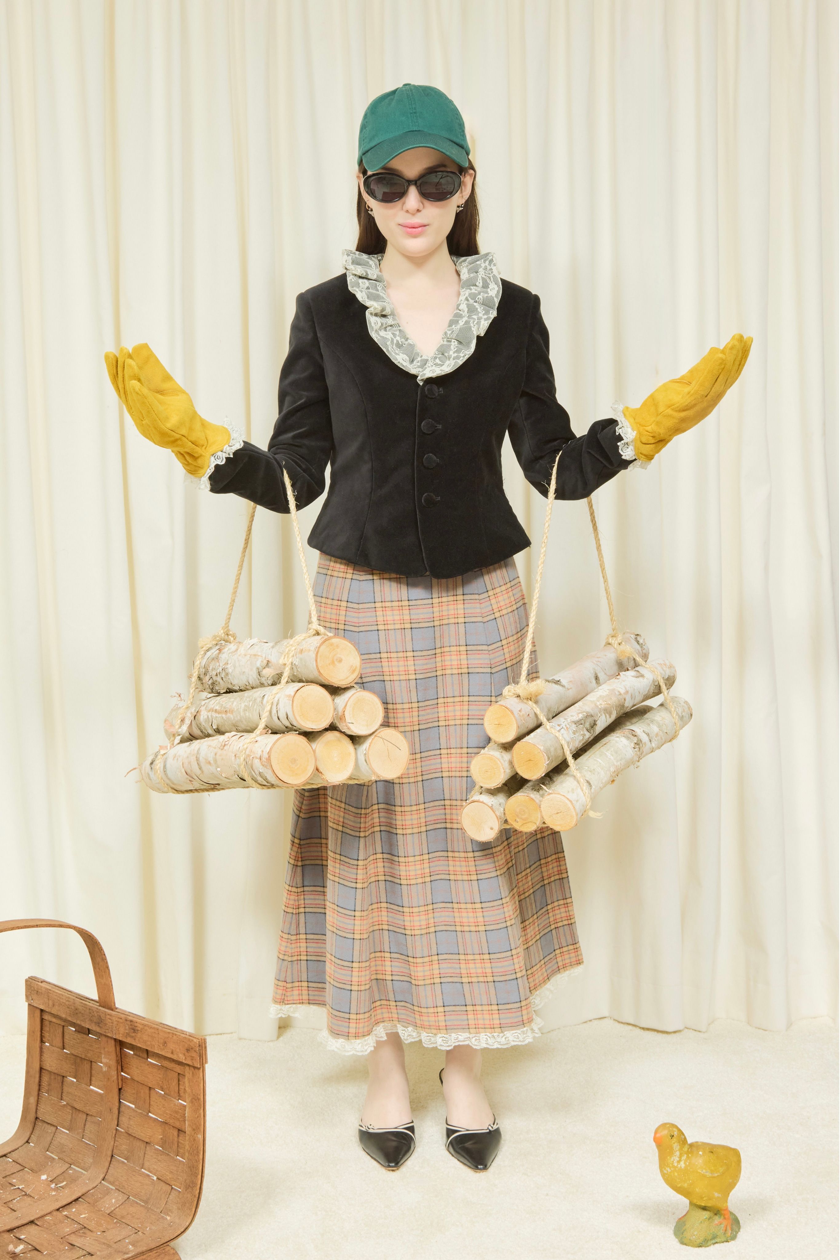 레이스로-키치함을-극대화-했다는-디자이너-10-이미지