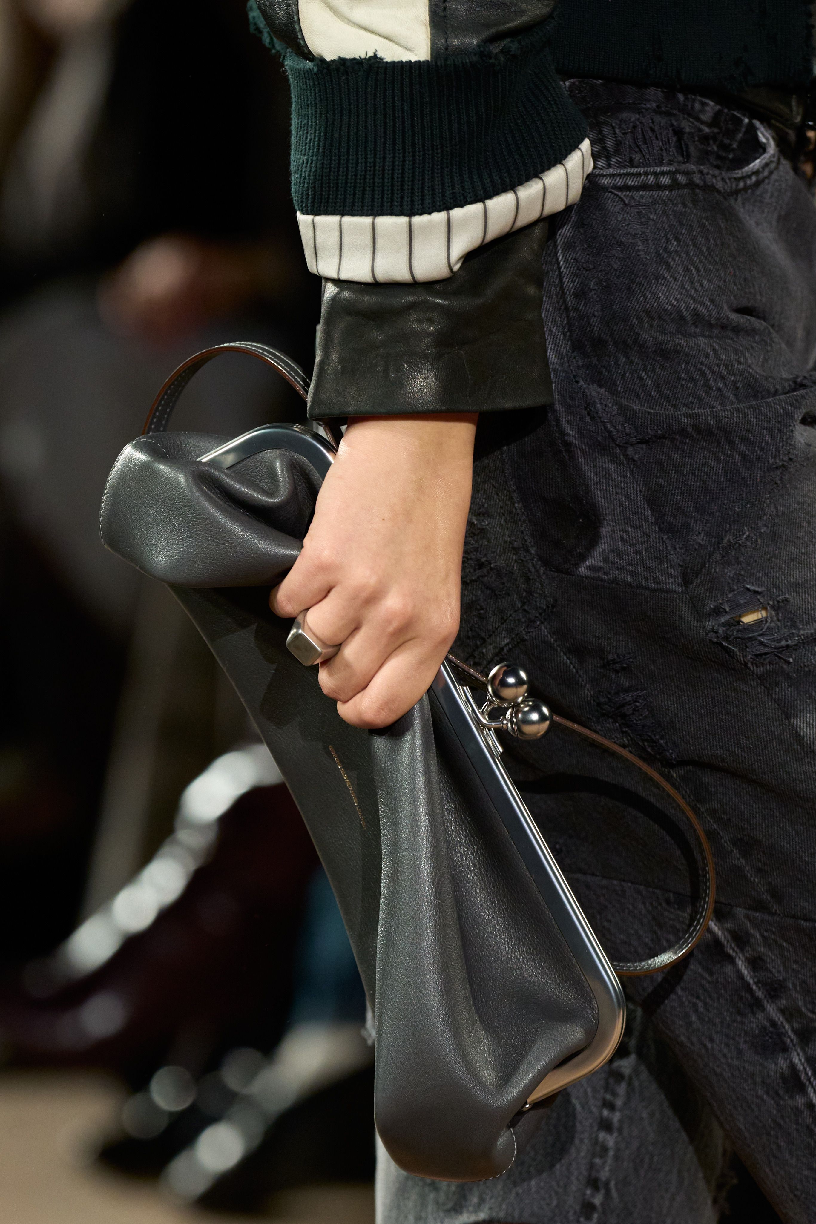 코치가-새로-공개한-가방들-6-이미지