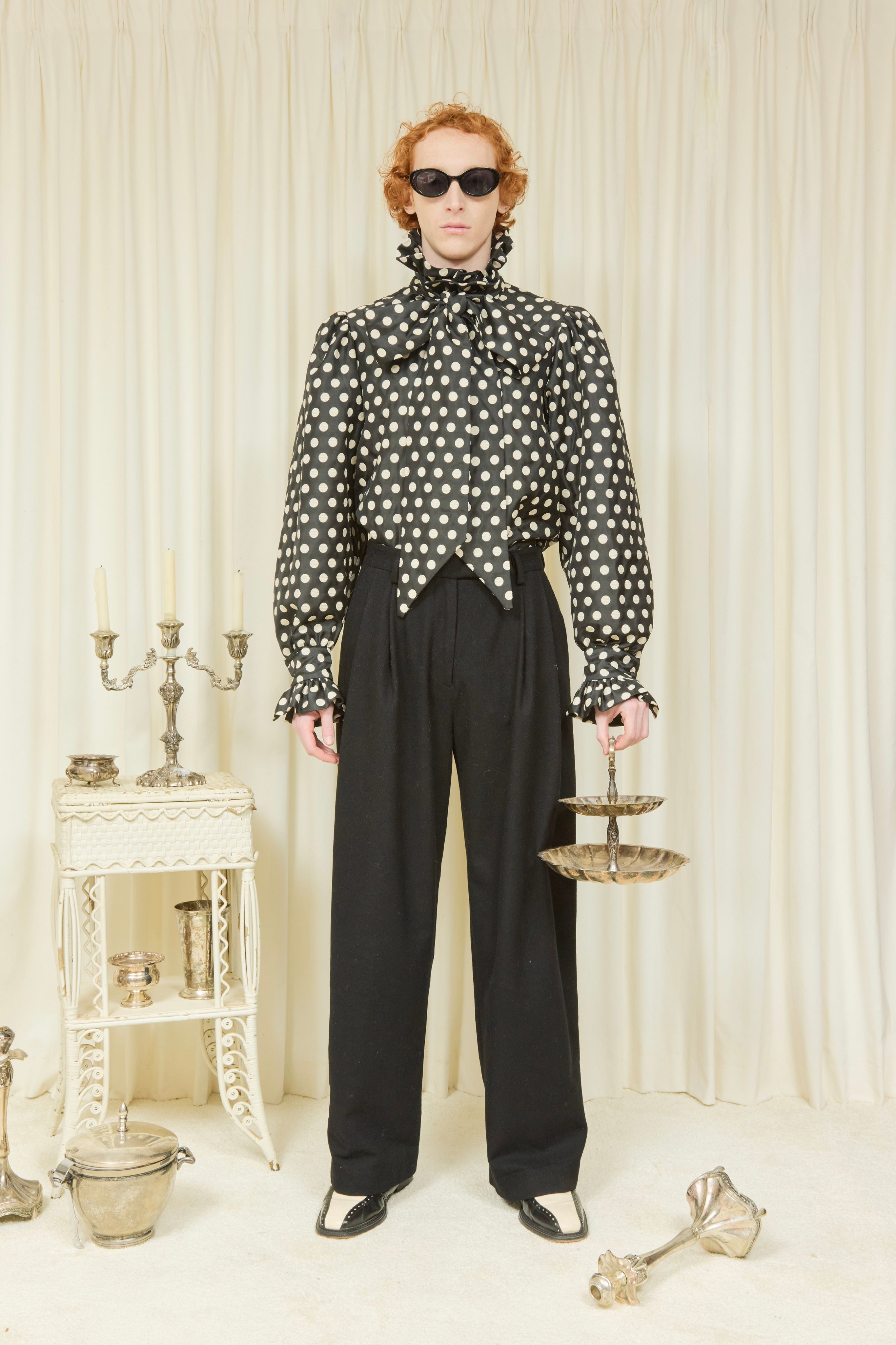 레이스로-키치함을-극대화-했다는-디자이너-23-이미지