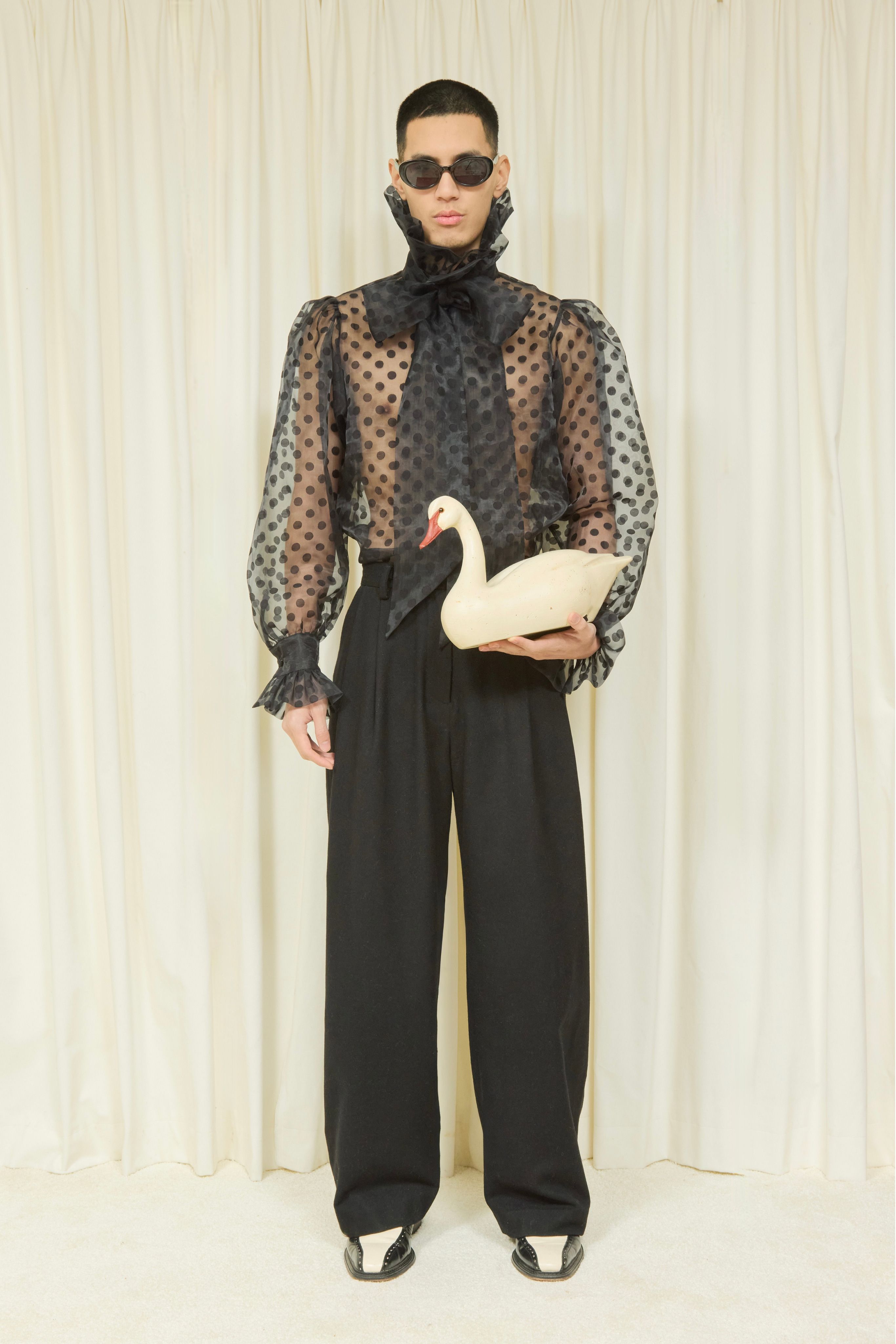 레이스로-키치함을-극대화-했다는-디자이너-45-이미지