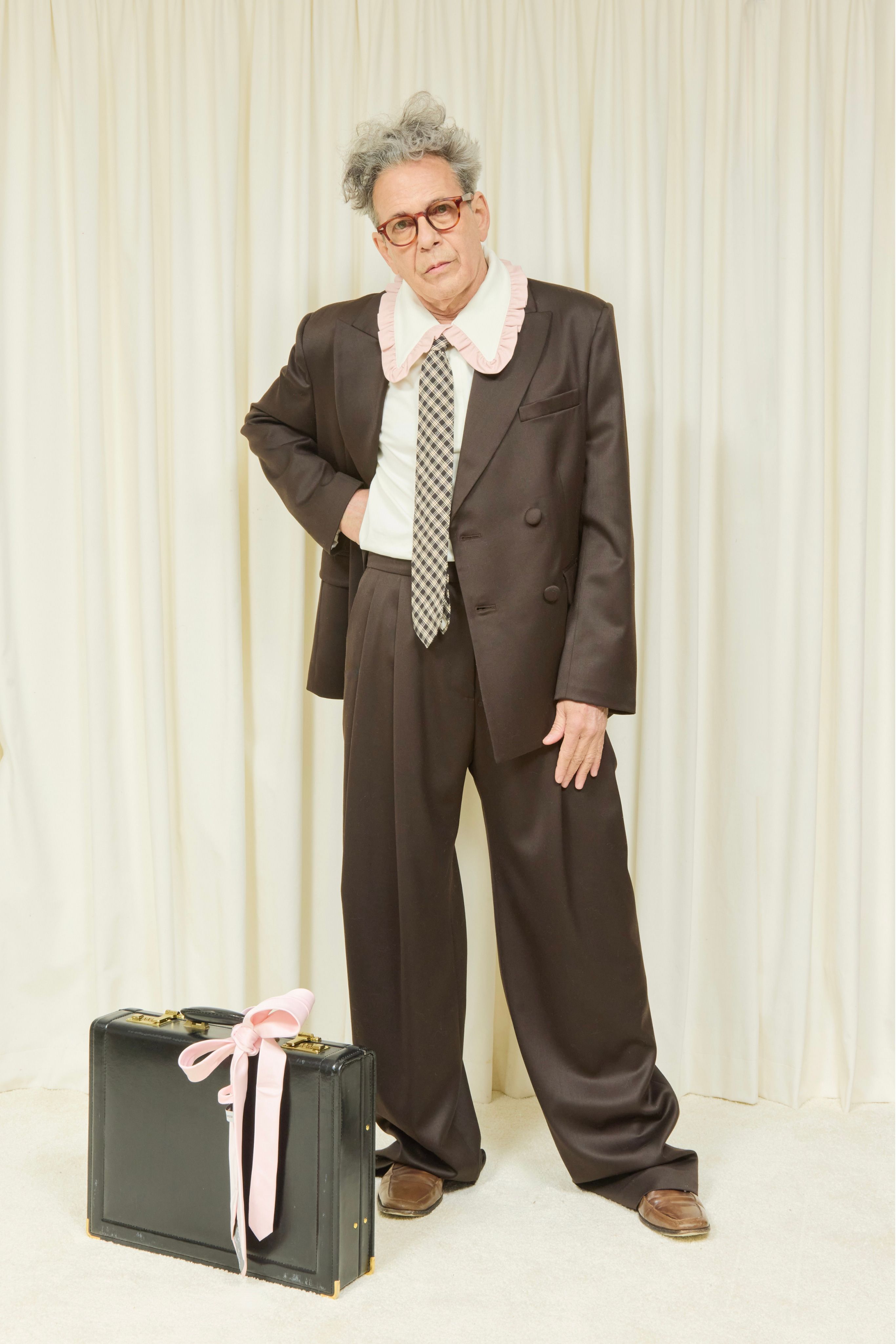 레이스로-키치함을-극대화-했다는-디자이너-14-이미지