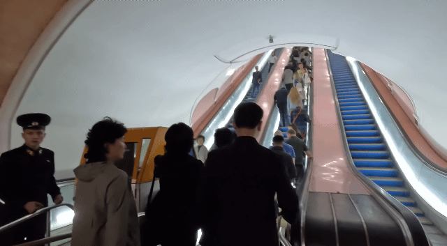 와-초고화질로-올라온-북한-평양-지하철-영상인데-너무-신기하다.....-5-이미지