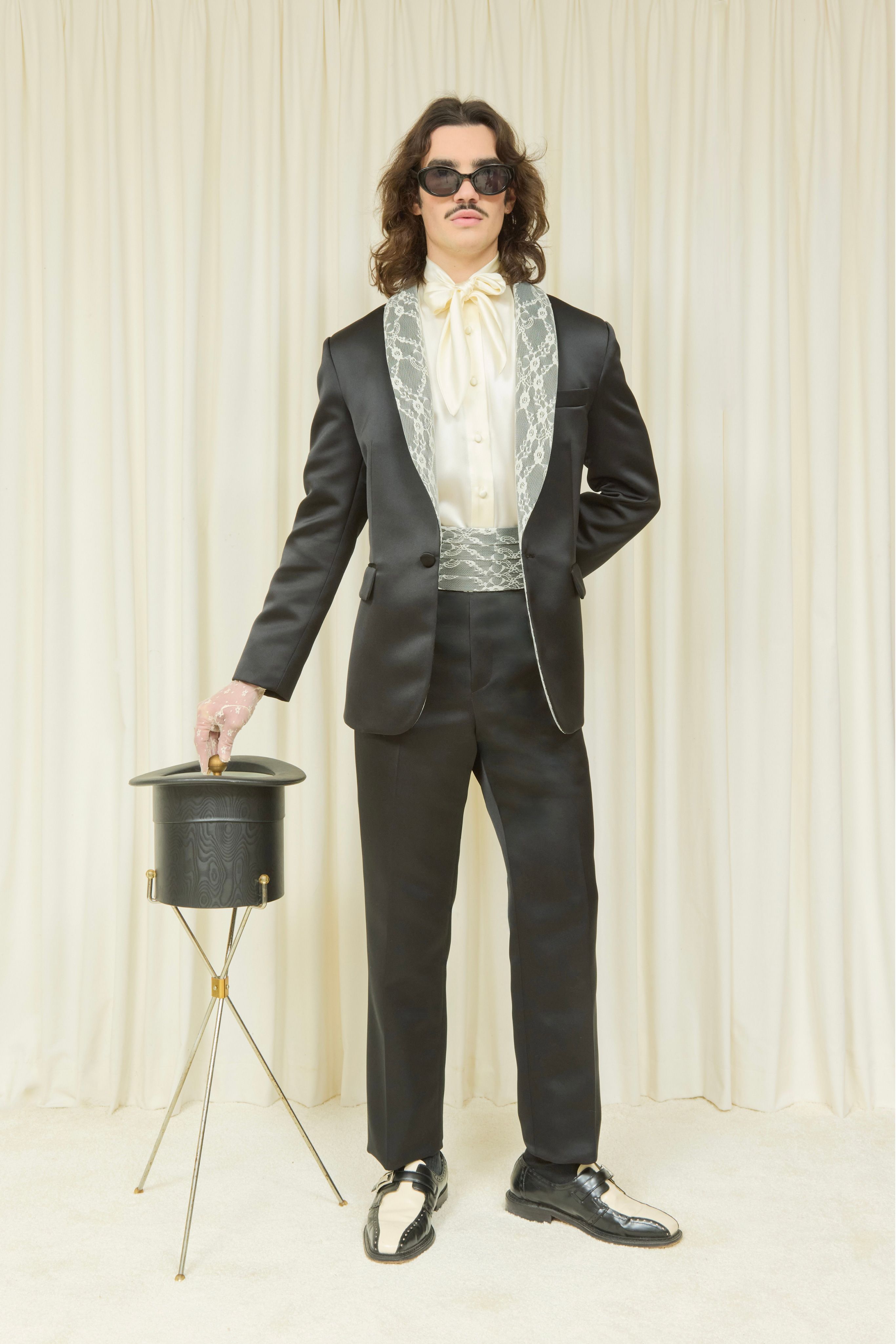 레이스로-키치함을-극대화-했다는-디자이너-59-이미지