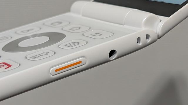 곧-출시되는-일본-노년층을-공략한-한국-핸드폰-5-이미지