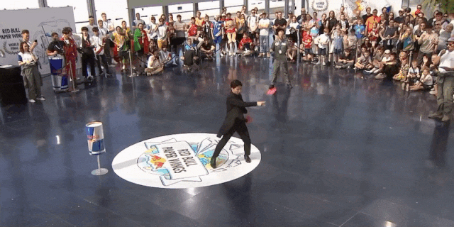 세계-종이비행기-대회-한국-우승자-퍼포먼스.gif-2-이미지