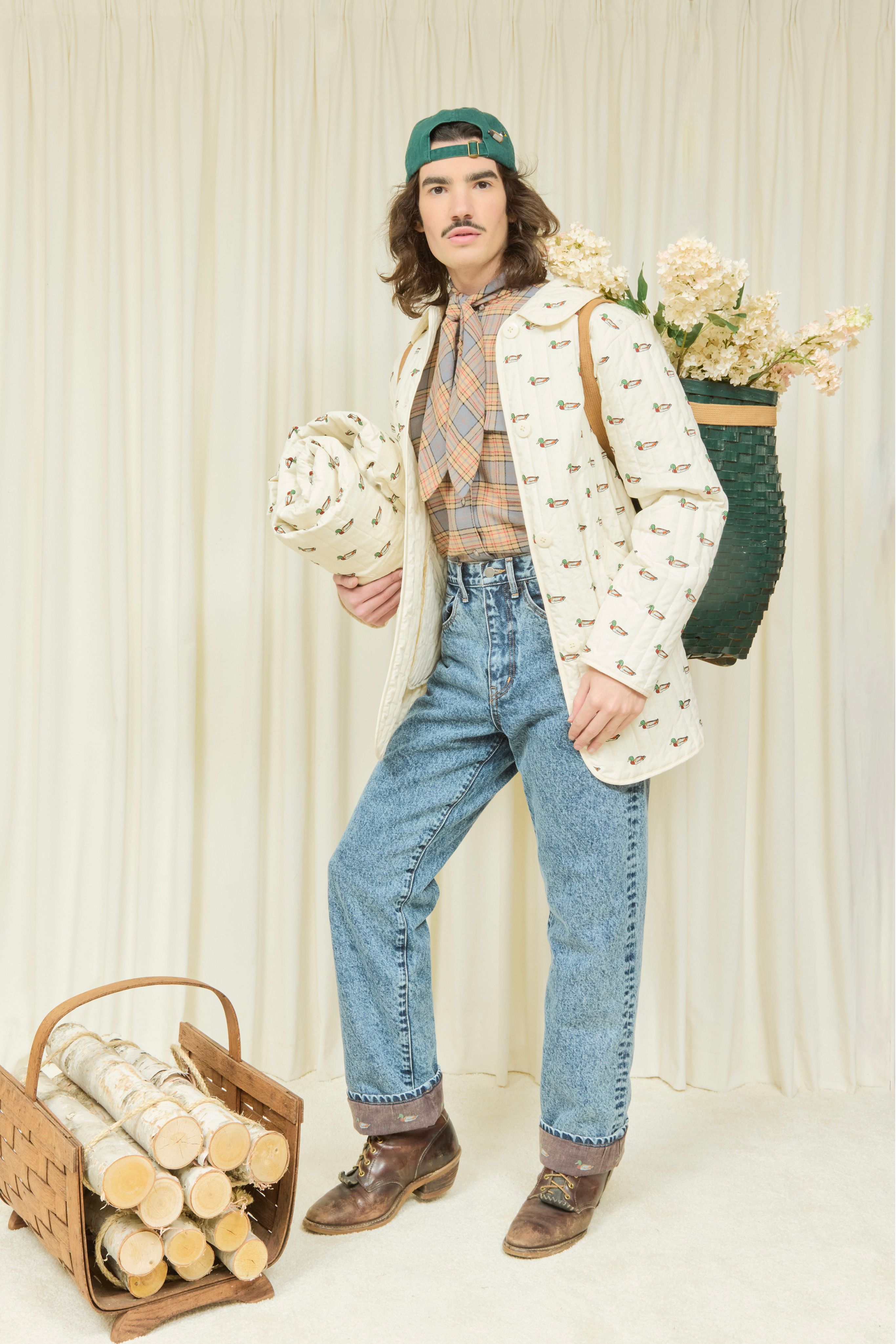 레이스로-키치함을-극대화-했다는-디자이너-16-이미지