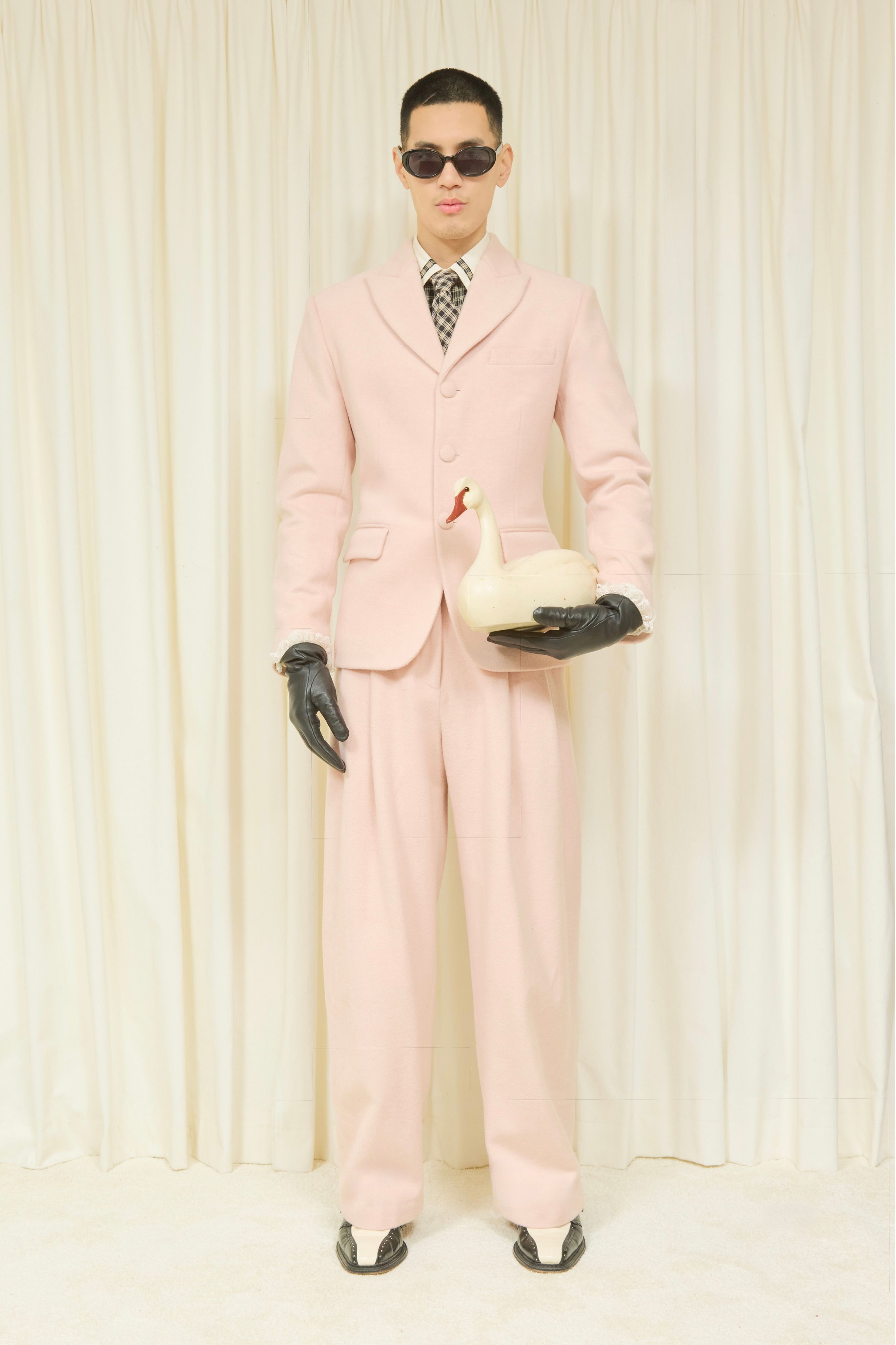 레이스로-키치함을-극대화-했다는-디자이너-52-이미지