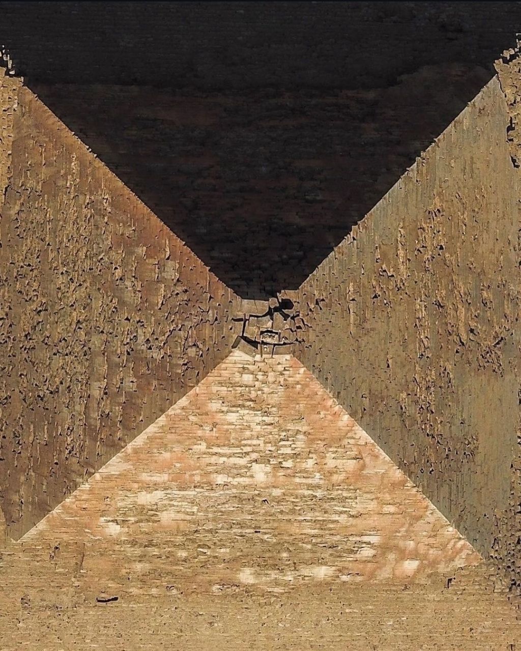 피라미드-꼭대기-4-이미지