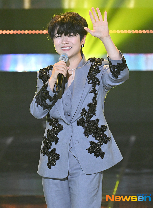 치마-입기-싫어서-미스트롯-안-나가고-다른-서바에서-대박난-여성-트롯-가수-2-이미지