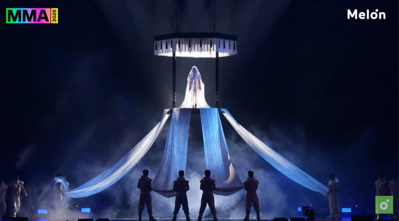 한글-베일-입고-나타난-제니-2-이미지