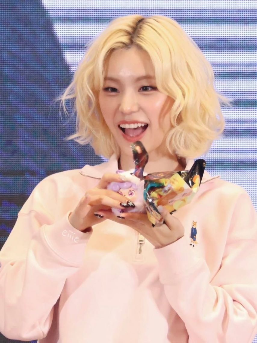 금발이-만족스러운듯한-있지-예지씨-근황.jpg-10-이미지