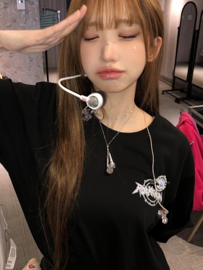 QWER-마젠타-인스타-6-이미지