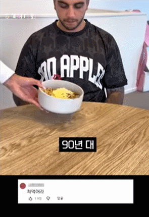 부모들이-자녀-밥-먹이는-치트키-변천사.gif-0-이미지