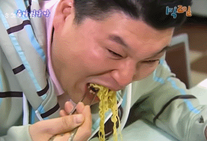 형,-라면이-아니라-뭐든-그렇게-먹으면-부어요!.gif-0-이미지