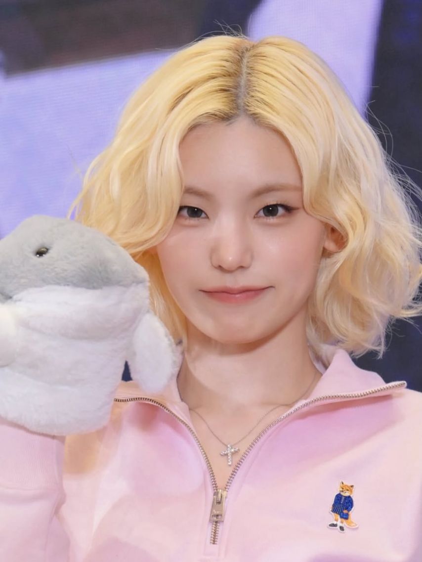 금발이-만족스러운듯한-있지-예지씨-근황.jpg-4-이미지