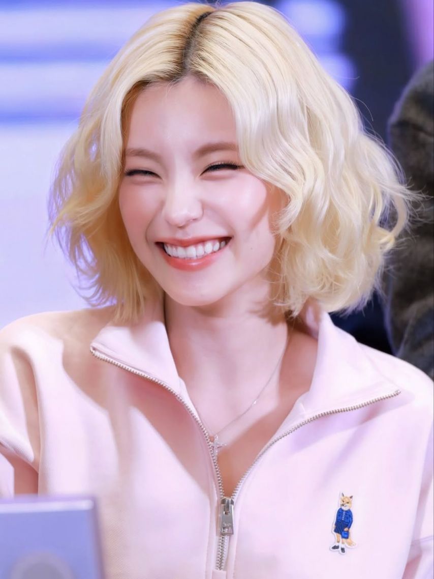 금발이-만족스러운듯한-있지-예지씨-근황.jpg-0-이미지