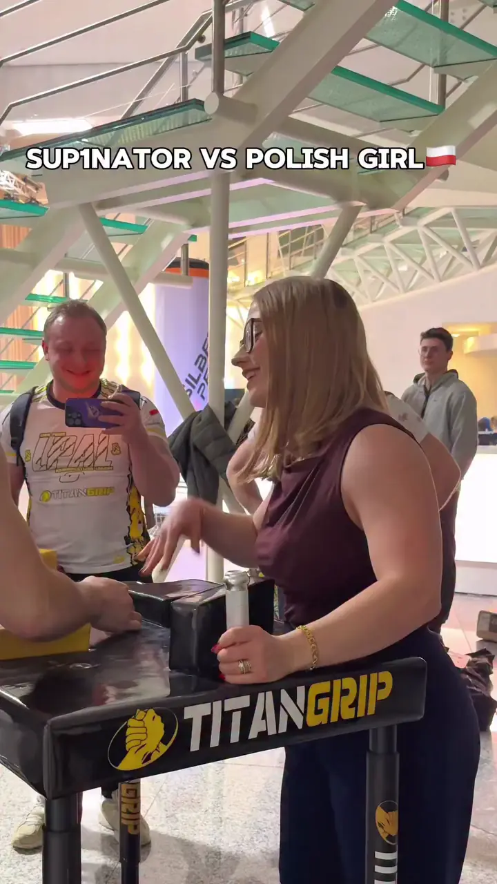 대흉근이-듬직하신-폴란드-누나-0-이미지