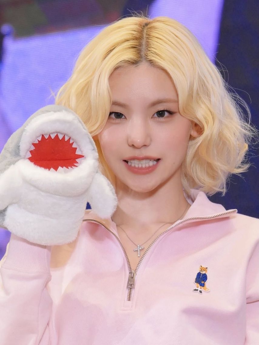 금발이-만족스러운듯한-있지-예지씨-근황.jpg-1-이미지