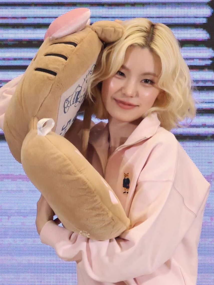 금발이-만족스러운듯한-있지-예지씨-근황.jpg-8-이미지