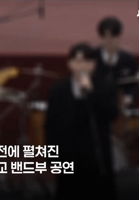 고등학교-졸업식에서-풀패키지-효도하는-이부진-아들.gif-3-이미지