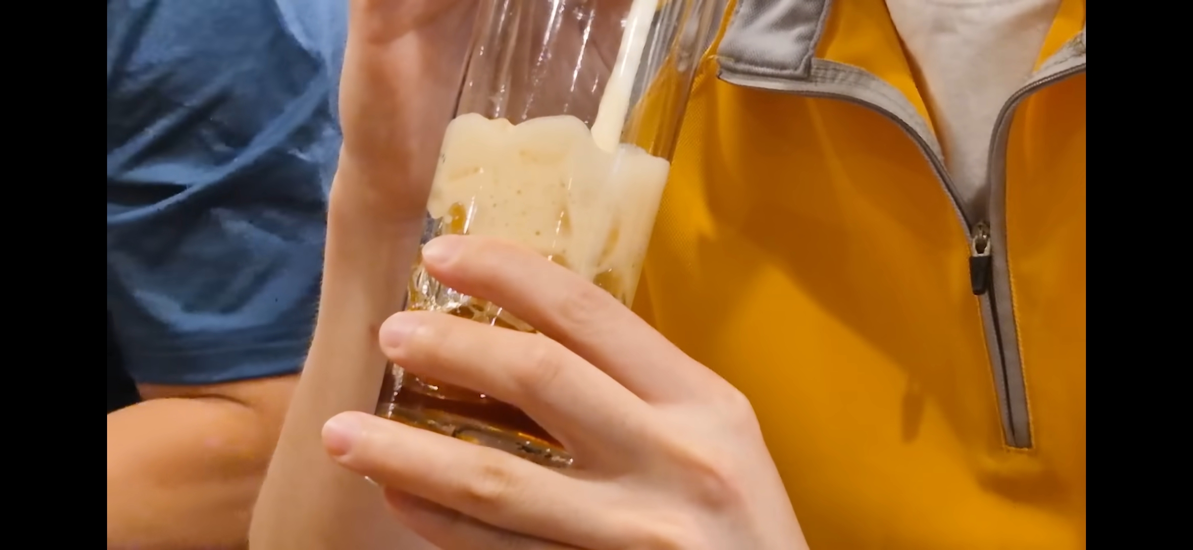 남자-승무원만-태워서-비행했던-에어부산-근황-1-이미지