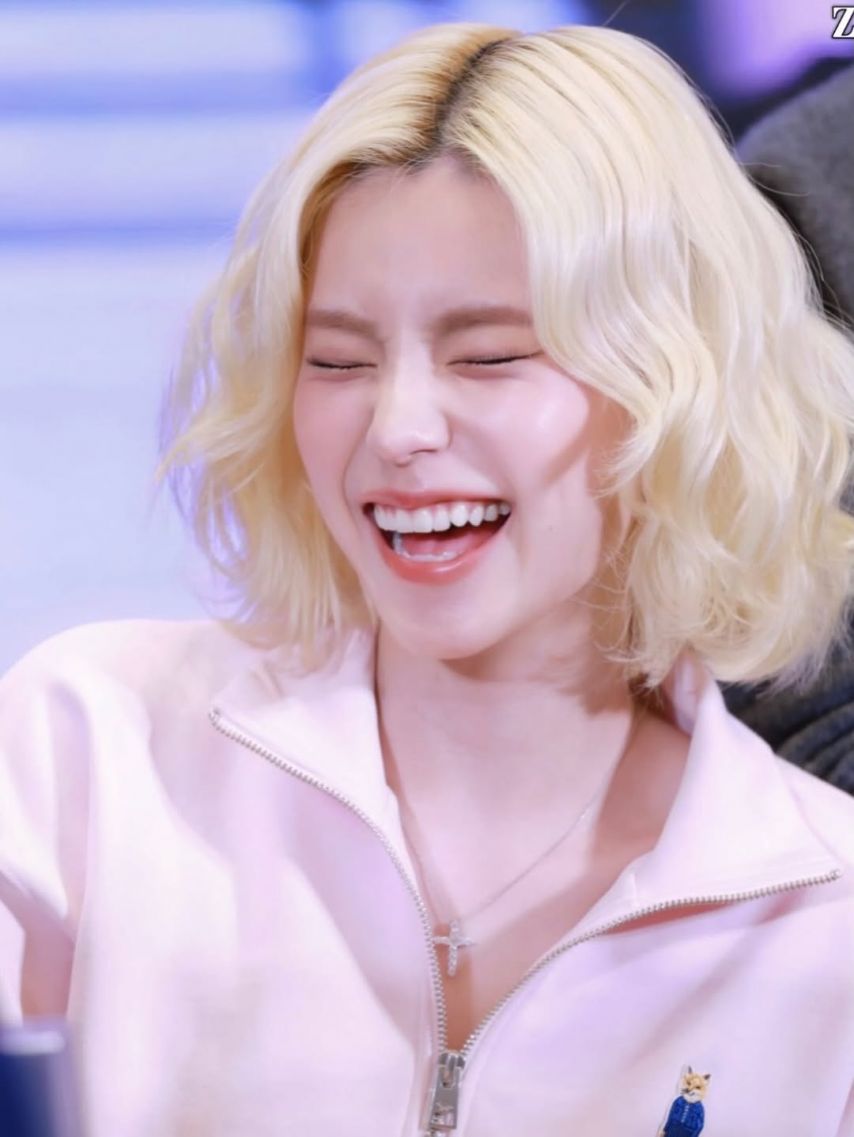 금발이-만족스러운듯한-있지-예지씨-근황.jpg-9-이미지