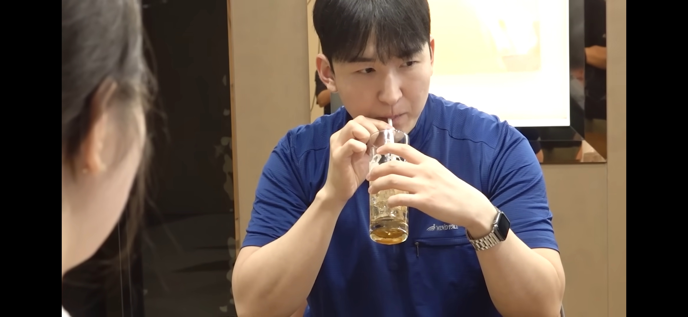 남자-승무원만-태워서-비행했던-에어부산-근황-2-이미지