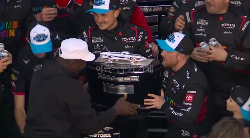 나스카-데이토나-500-우승하고-좋아하는-마이클-조던-5-이미지