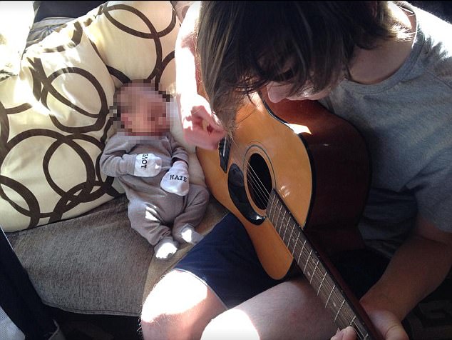 기묘한-이야기에-나온-배우-찰리-히튼은-사실-11살-아들이-있음-7-이미지