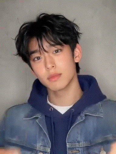 팔로워-18만명이라는-홍콩·일본-혼혈-크리에이터.gif-0-이미지