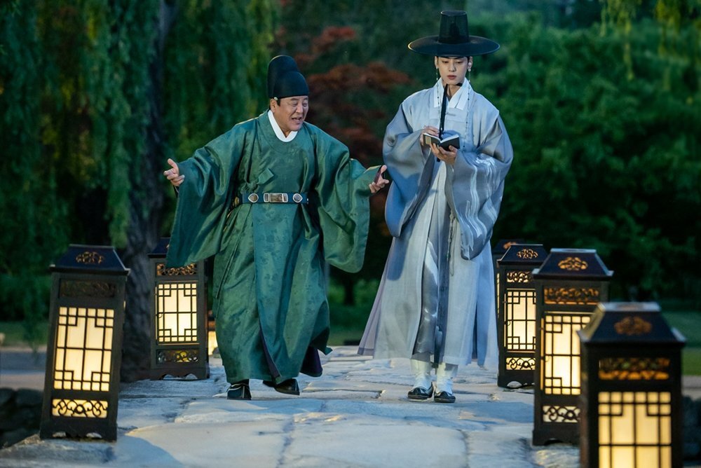 유럽식-제복,-수트-못지-않게-체형을-많이-타는-것-같은-남자-한복-22-이미지