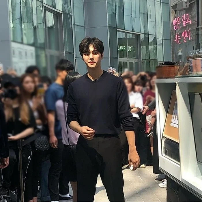 요즘-여자들이-좋아하는-남자-얼굴-스타일-6-이미지